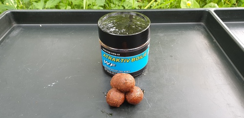 Top Carp Boilies v dipu Atractiv boilie 150ml WF